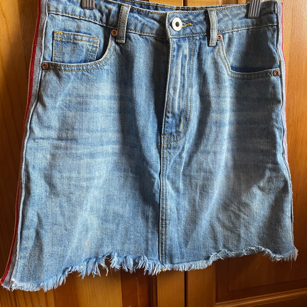 Denim skirt with side stripes